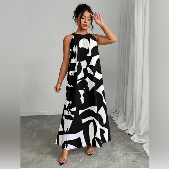 Dresses & Skirts - Black & White Abstract Halter Maxi Dress